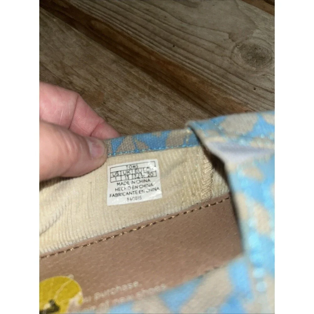 TOMS Tiny Kids Aqua Chevron Slip Ons Size 1